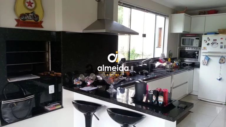 Imagem Casa 4 dormitórios à venda Nossa Senhora de Lourdes Santa Maria/RS