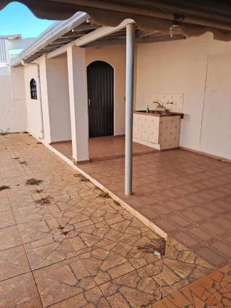 Imagem VENDE-SE CASA COM 03 DORMITORIOS ARAÇATUBA SP