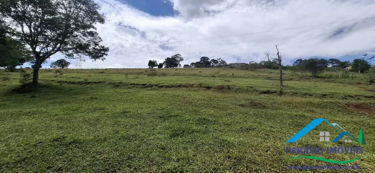 Imagem Refúgio Natural em Paraisópolis: Terreno Exclusivo com 5 Fontes de Água!