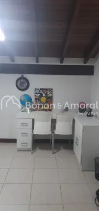 Imagem Linda casa à venda em Valinhos, localizada em condomínio fechado, oferecendo todo o conforto e sof...
