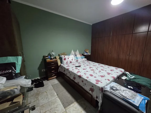 Imagem Oportunidade Única! Casa Sobreposta Baixa, Isolada, 3 Suítes e Localização Privilegiada!