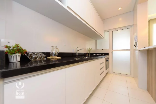 Imagem Apartamento com 3 quartos (1 suíte), sacada com churrasqueira à venda por R$ 777.000 - Mercês - Curitiba/PR
