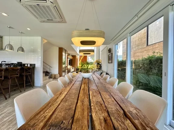 Imagem Belíssima Sobrado no Condomínio Enseada! Estilo Contemporâneo, composto por 05 suítes com sacada