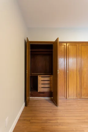 Imagem Apartamento 134M², 3Q, 1 Suíte, 2 Banheiros, 1 Vaga, Armários, Ar Condicionado.