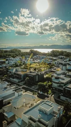 Imagem Sobrado em condomínio fechado com 05 suites mobiliado e decorado