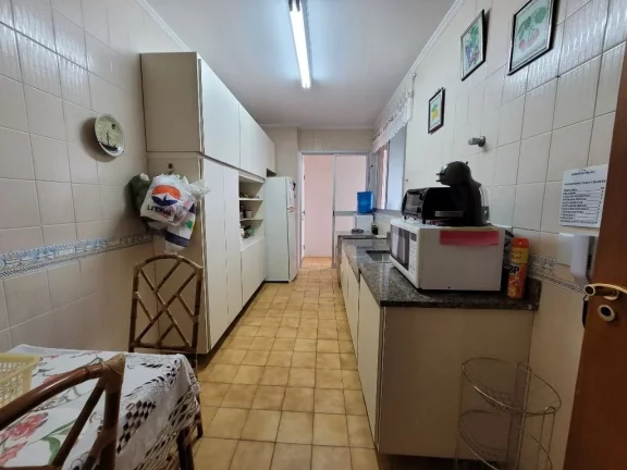 Imagem PITANGUEIRAS – NA SEGUNDA QUADRA DA PRAIA, 2 VAGAS DE GARAGENS, 110 M² ÚTEIS, CONDONDOMÍNIO BAIXO.