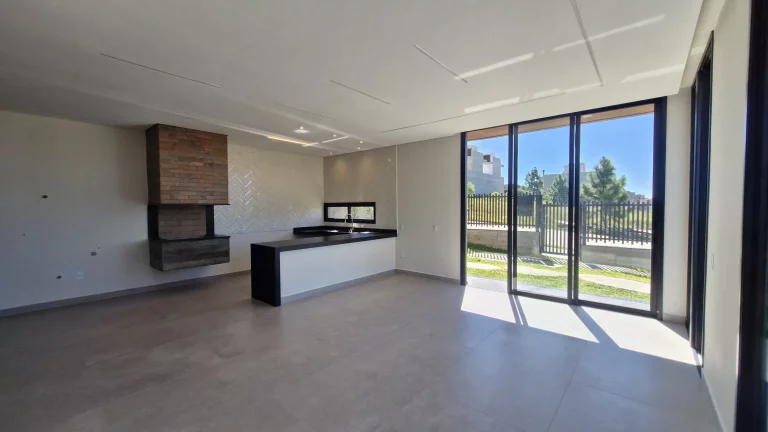 Imagem Oportunidade: Casa Alto Padrão à Venda no Bairro Ferraz em Garopaba-SC com Vista Mar!