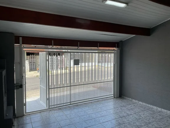 Imagem Casa à venda em Sorocaba-SP, Jardim Guaíba: 2 quartos, 1 sala, 1 banheiro, 2 vagas, 109m². Venha conferir!