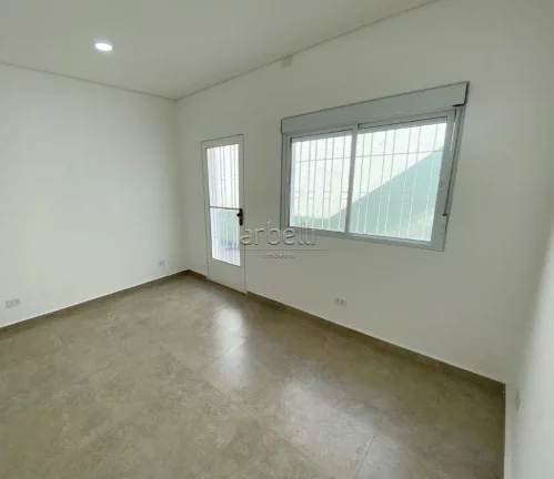 Imagem Casa comercial bem ampla com 250 M² com 5 salas, 3 lavabos, cozinha, 4 vagas de garagem, quintal e ...