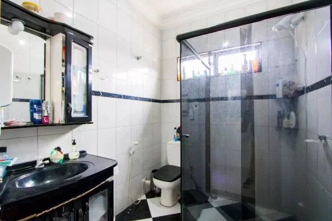 Imagem Sobrado com Piscina e 2 casasa no Terreno de 10 X 50 e 2 Vagas de Garagens