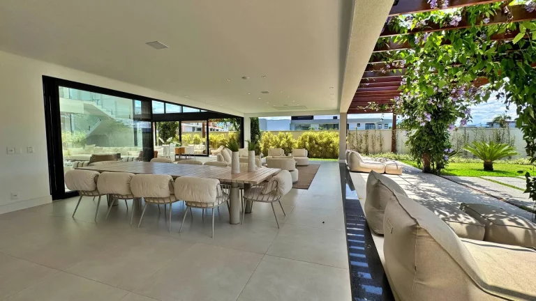 Imagem Mansão à Venda na Riviera, Módulo 16, com Vista para Campo de Golfe