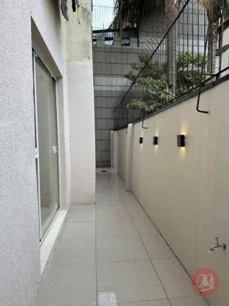Imagem Na Protásio Alves, térreo com 2 dormitórios e pátio. Reformado e semimobiliado..