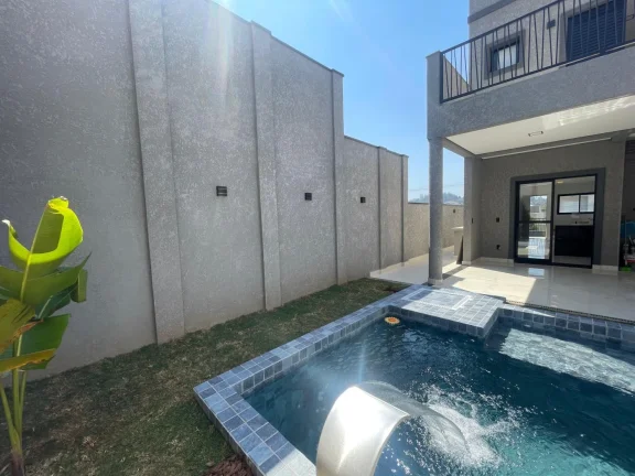 Imagem Casa com Piscina e Terraço no Condomínio Nova Jaguari