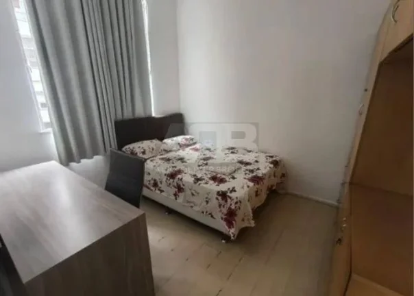 Imagem Apartamento à venda em Copacabana, com 85m2, 2 quartos + Dependências.