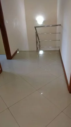 Imagem CASA COM 5 QUARTOS, MUITO PROXIMO AO CENTRO DE NOVA FRIBURGO
