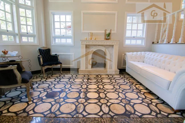 Imagem Casa de estilo Neo-Clássico recém-reformada e ampliada, 4 quartos sendo 2 suítes, 4 vagas