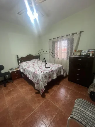 Imagem Casa Aconchegante com 3 Quartos, Edícula e Ótima Área Externa!