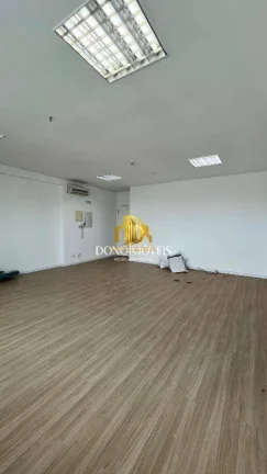 Imagem Invista no seu negócio com esta sala comercial de 39m²! Localizada no edifício mais cobiçado do ...