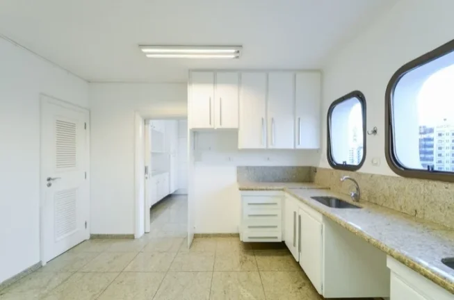 Imagem Apartamento 301M², 4Q, 4 Suítes, 4 Banheiros, 4 Vagas, Lavabo, Varanda, Academia, Piscina, Salão de Festas e Jogos, Playground, Banheira, Split.