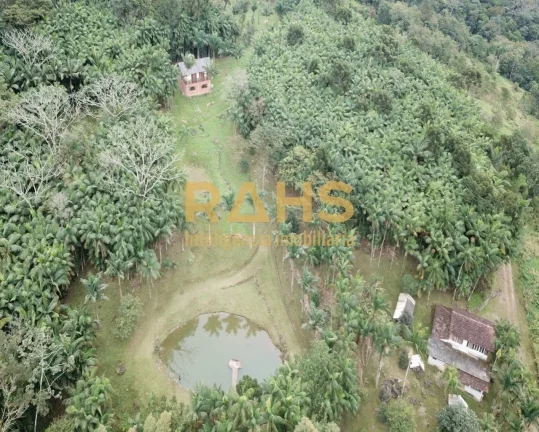 Imagem A liberdade de viver em um ambiente em meio a muita natureza. Excelente chácara, escriturada a vend...