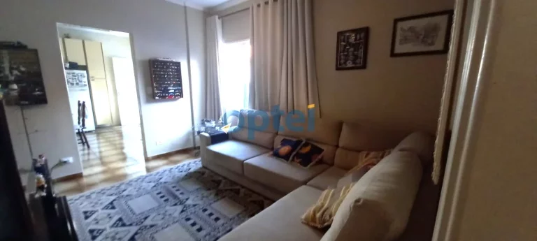 Imagem Casa Térrea com 178 m² de A.C. com 02 dormitórios, sala ampla, cozinha e 2 vagas de Garagens. Nos fundos 01 apartamento, e uma suíte na parte de cima