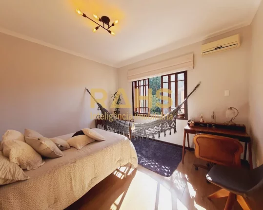 Imagem Maravilhoso sobrado casa em ótima localização no bairro Anita Garibaldi, com 420m² de área cons...