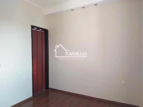 Imagem Casa à venda em Jardim Europa com 182m² 5 quartos, 4 vagas