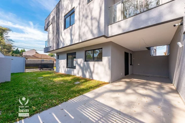 Imagem Sobrado 3 Suítes com QUINTAL, 228m², terraço com churrasqueira e 3 vagas de garagem à venda no Água Verde