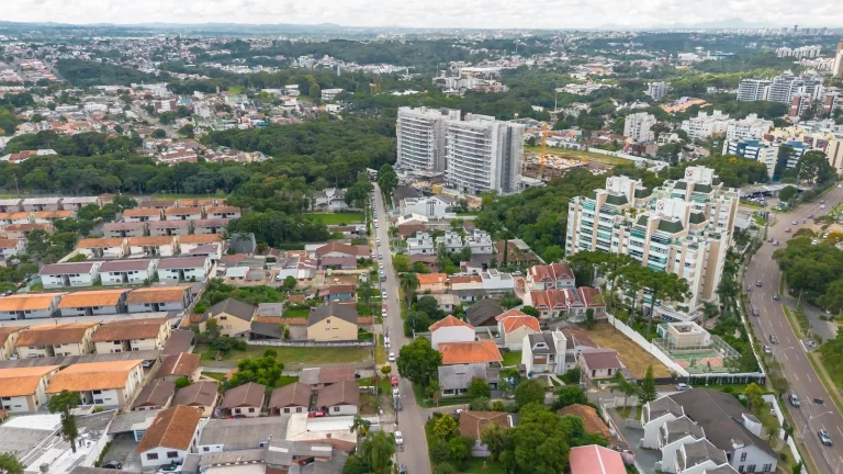 Imagem Terreno no Ecoville, com projeto para prédio em andamento.