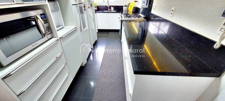 Imagem Apartamento Garden a Venda, 223 m² de Área Útil, 4 Suítes, 4 Garagens, Lavabo, Amplo Living 2 Am...