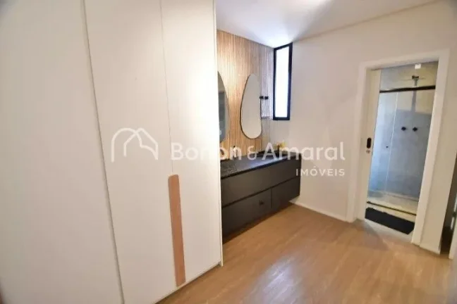 Imagem Esta elegante residência, construída há apenas 2 anos, está situada em um terreno de 450m² e po...