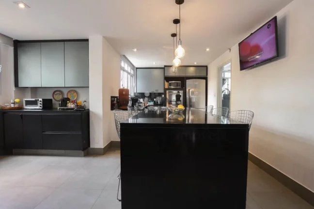 Imagem Apartamento reformado à venda em Higienópolis com 3 quartos e 2 vagas, 210m2