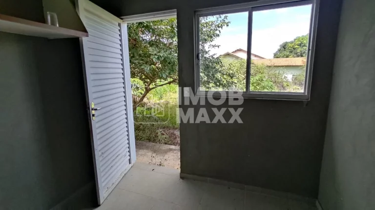 Imagem Casa de condomínio no Jardim Botânico, 4 quartos, 3 suítes, 360m², quintal de 1253m², venda adjudicada.