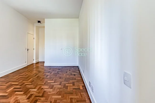 Imagem 1 Vaga de Garagem 1 Depósito no Subsolo 212 m² de área construída 3 suítes Lavabo Sala ampla pa...