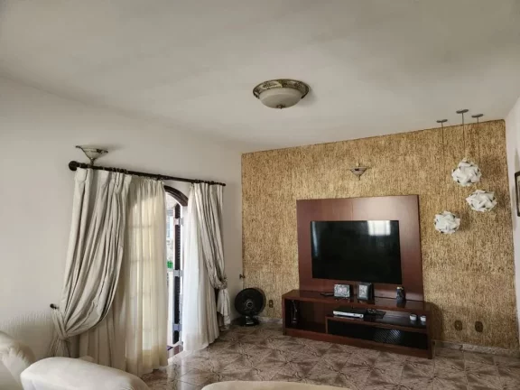Imagem Casa com 3 dormitórios à venda, 220 m² por R$ 630.000,00 - Vila Suissa - Mogi das Cruzes/SP