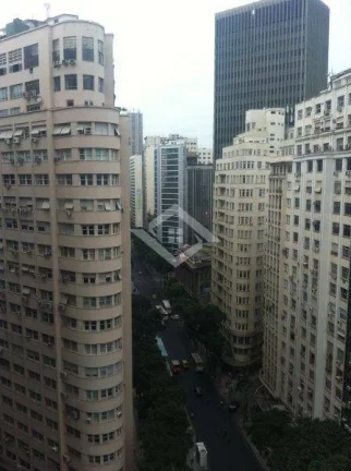 Imagem Sala Comercial de 107m² com 4 Vagas na Av. Rio Branco, Centro-