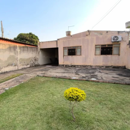 Casa 2/4 Com Barracao No Santa Luzia