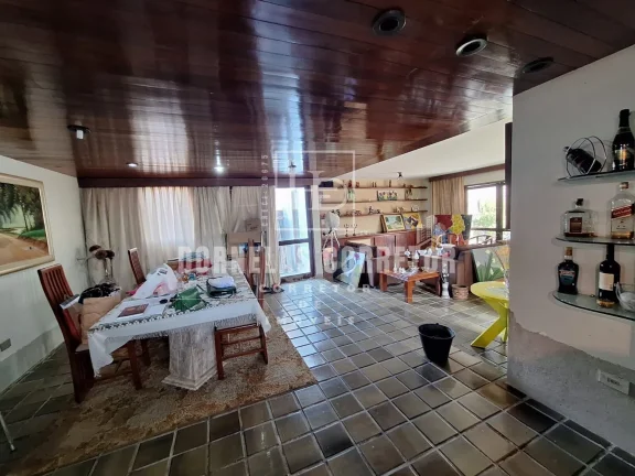 Imagem Casarão de esquina em Olinda, 4qtos, 5vgs. quintal gigante na avenida há 2min. shop. patteo 45mts²