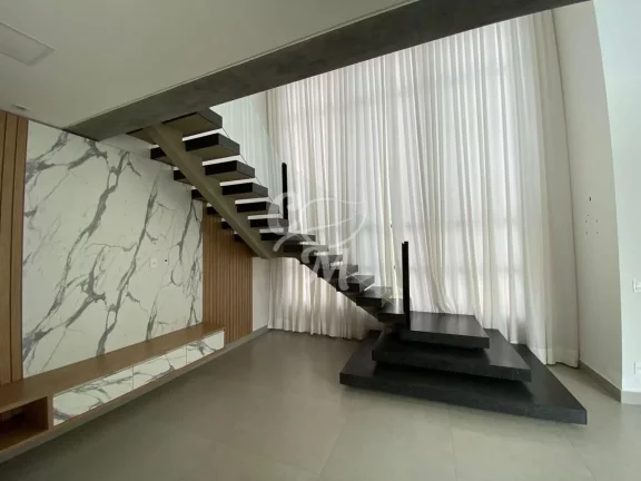 Imagem Casa em Condomínio com Lazer e Lago