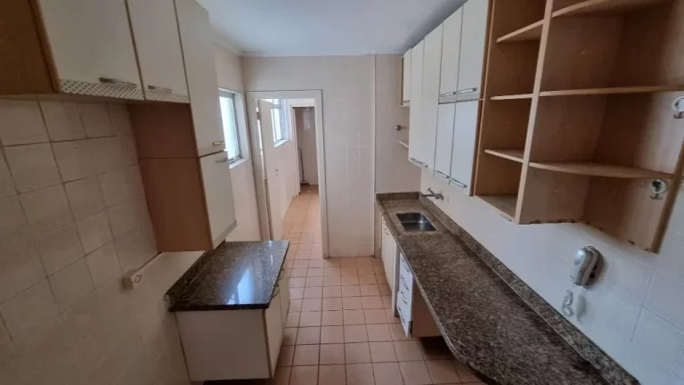 Imagem PITANGUEIRAS- AMPLO APARTAMENTO COM 2 DORMITÓRIOS + 3º DORMITÓRIO REVERSÍVEL , 02 VAGAS DE GARAGEM NO PRÉDIO.