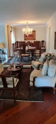Imagem Apartamento de Luxo para Locação em Moema, São Paulo-SP: 3 quartos, 3 suítes, 2 salas, 4 banheiros, 220m² de área.