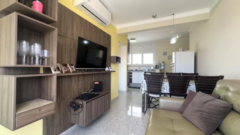 Imagem Apartamento pé na areia à venda em Riviera de São Lourenço Módulo 07: 2 vagas, 2 dormitórios, 1 suíte, 68m² - Varanda gourmet