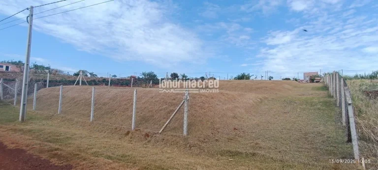 Imagem Terreno no Condomínio Água da Prata com 1.010 m² Todo Cercado, Grama Formada e Água de Poço Artesiano em Excelente Localização
