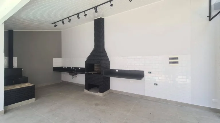 Imagem Casa 4 Dormitórios sendo 1 com closet 4 vagas - Piscina