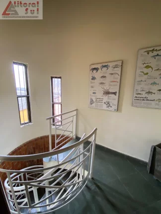 Imagem casa isolada na mirim praia grande