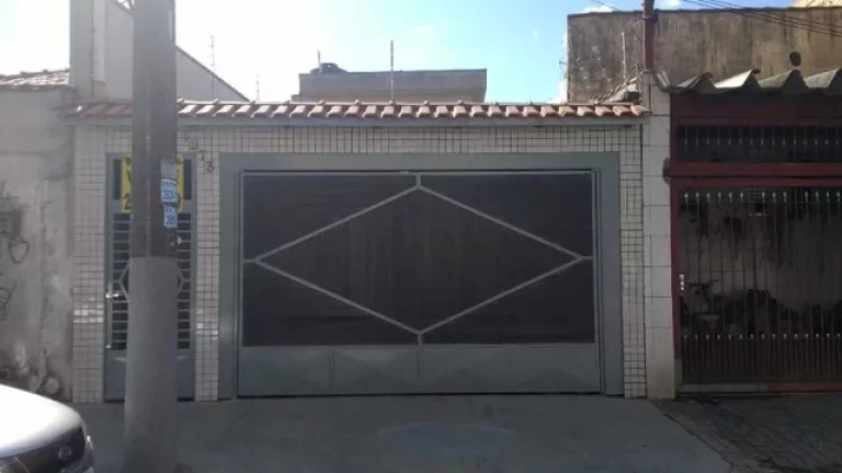 Imagem Sobrado Vila Diva - 124 m² área construída - 144 m² Terreno - 3 Dormitórios - Quintal com Churrasqueira - 4 Vagas de garagem - Portão eletrônico