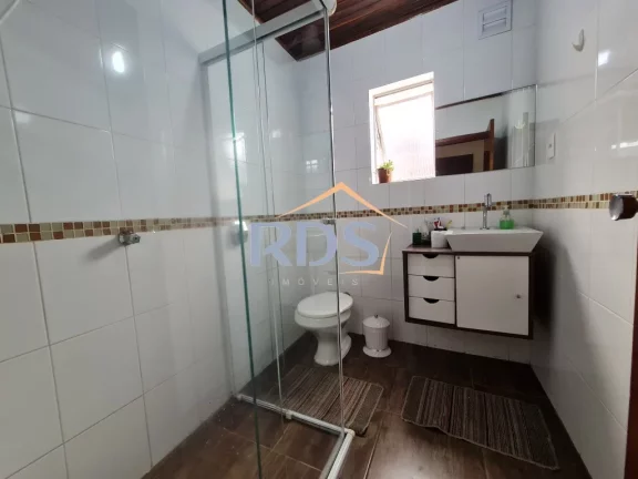 Imagem Oportunidade única, casa com 4 suítes, 5 vagas e piscina.