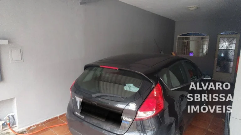 Imagem Casa com duas residências. Uma com suíte e duas vagas cobertas na garagem - outra com dois dormitórios e uma vaga na garagem na Vila Leis Itu/SP