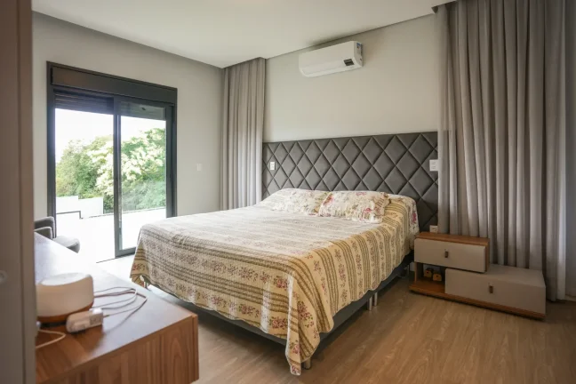 Imagem Casa à venda alto padrão - Área útil 250 m2 com 3 dormitórios sendo 3 suítes - 5 vagas - Condomínio