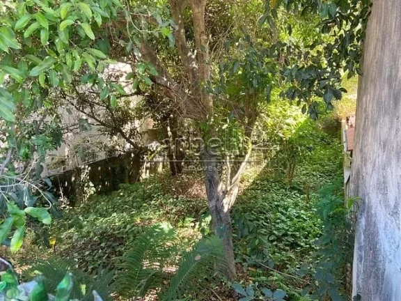 Imagem Terreno com 300 m² em localização residencial. Excelente para construção de 2 casas geminadas o...